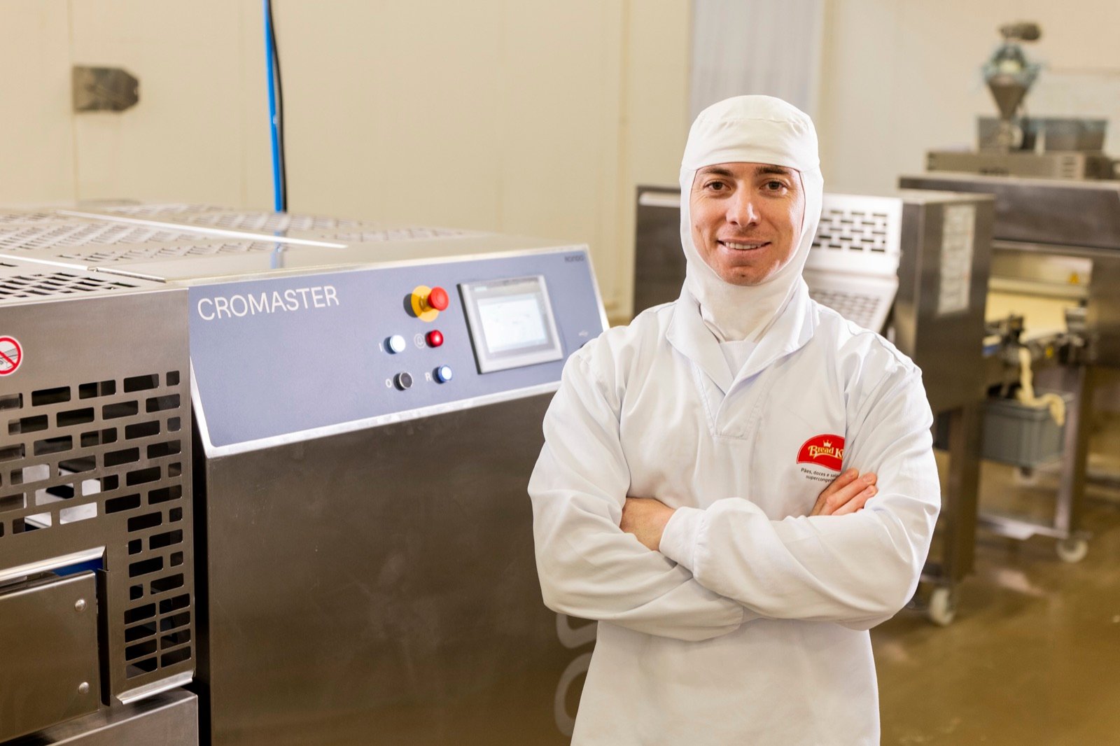 Equipe trabalhando na fábrica da Bread King